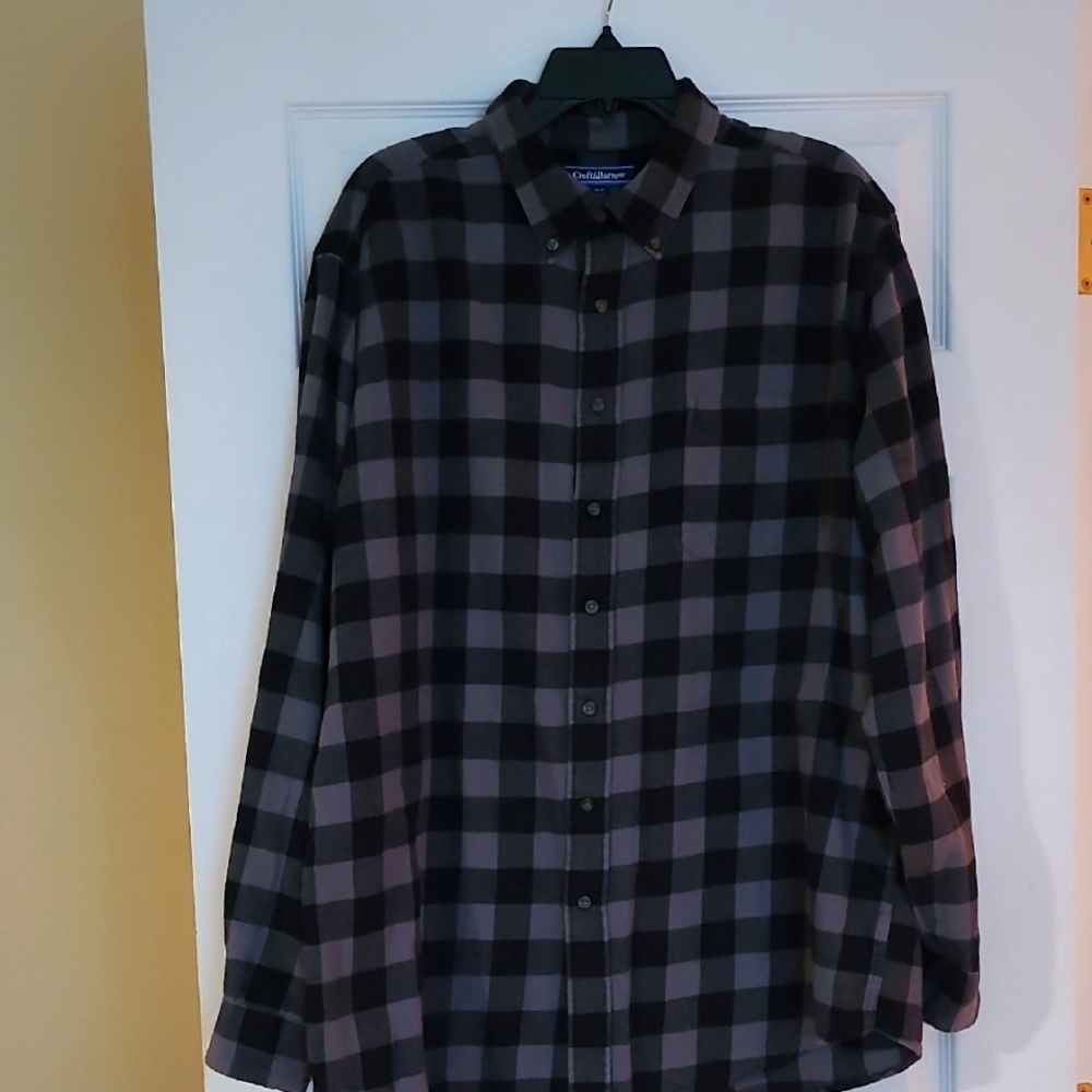 Croft & Barrow Black and Gray Flannel Button Down Shirt